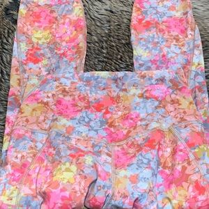 Lululemon Align High Rise Pant with Pockets 25"
Inflorescence Multi